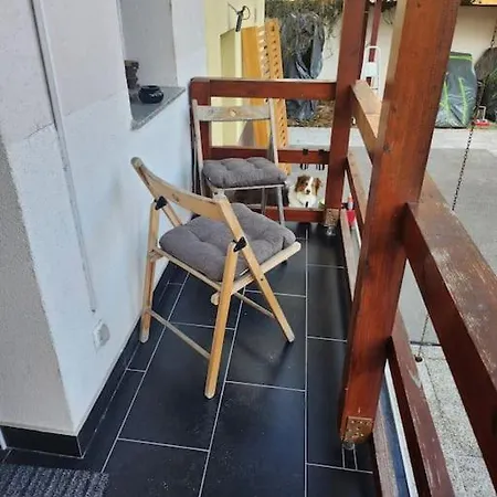 Cozy Apartment Near The City With Free Parking