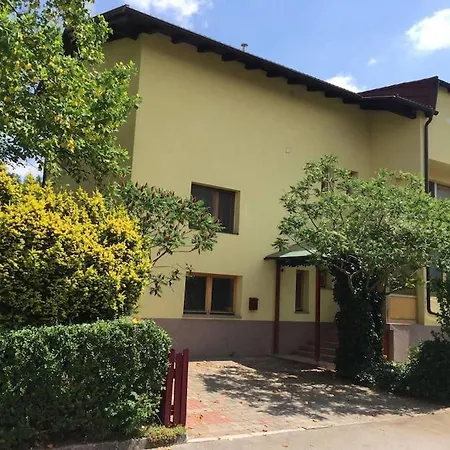 Apartment Cozy Apartment Near The City With Free Parking *
